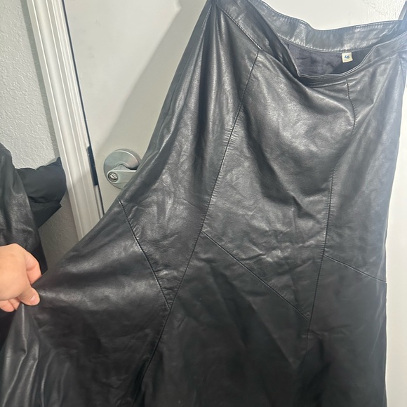 Chic Black Leather A-Line Skirt - Picture 2 of 6